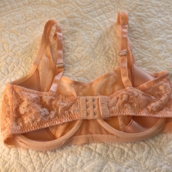 VS 36DD Push Up Without Padding - Picture 2 of 5